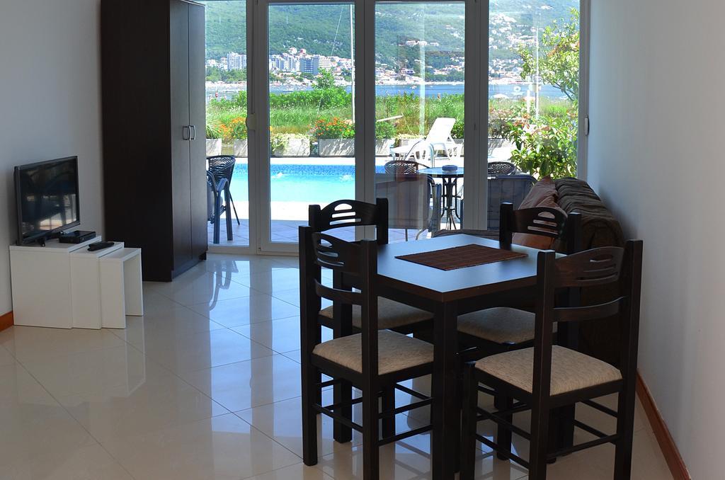 Apartments Riverside ヘルツェグ・ノヴィ 部屋 写真
