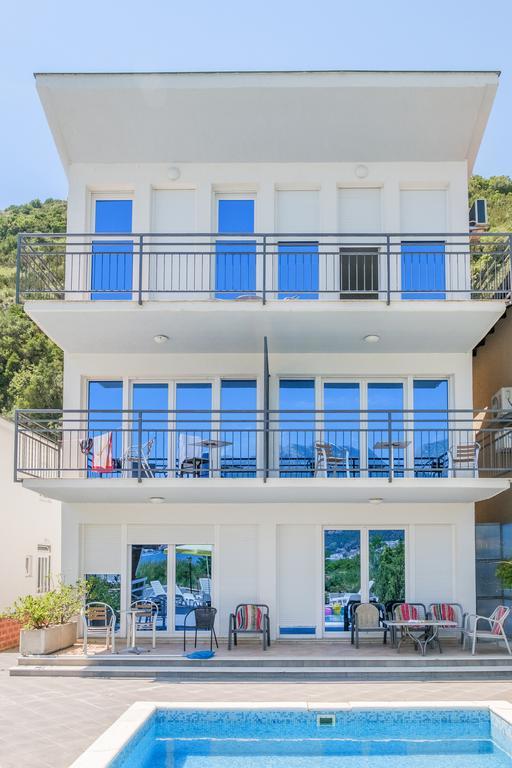 Apartments Riverside ヘルツェグ・ノヴィ エクステリア 写真